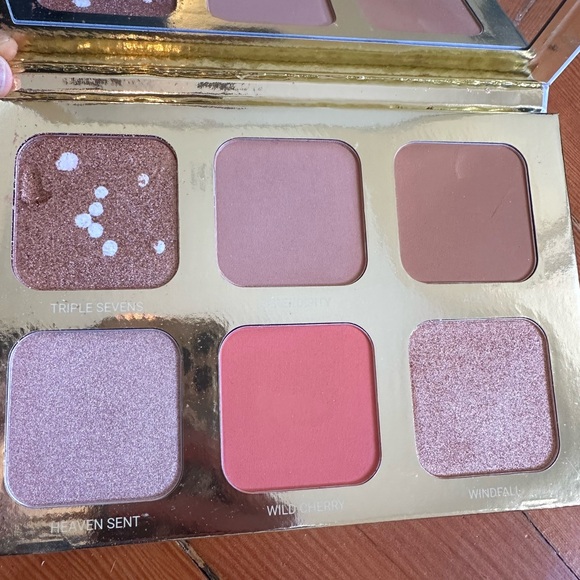New
Lucky Glow Palette by True + Luscious
- Talc Free - Vegan, MSRP $46 - Picture 2 of 3